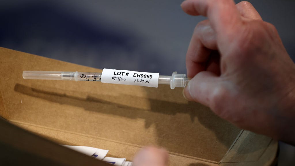 Philadelphia front-line workers start receiving COVID-19 vaccine