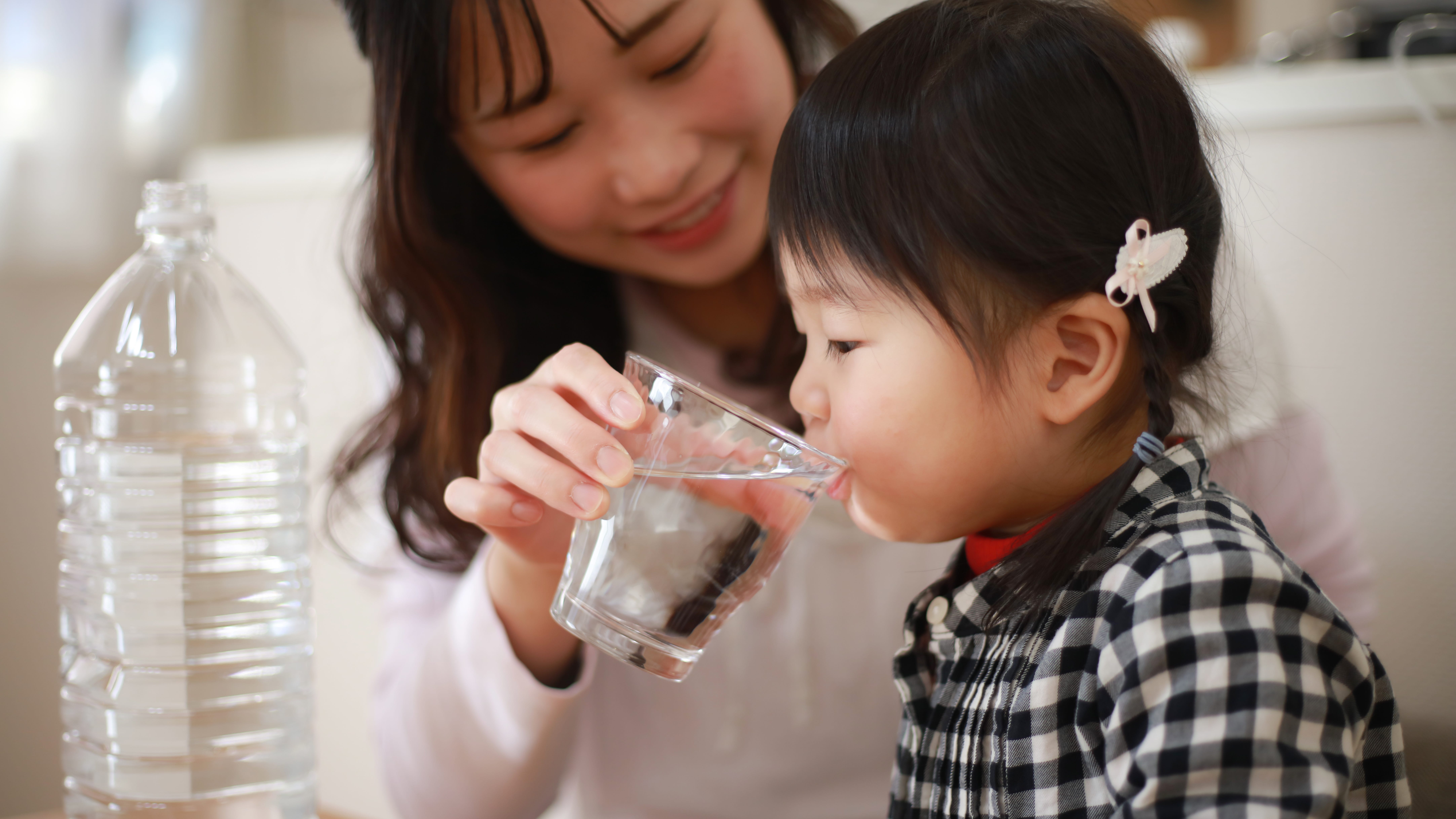 Health advocates: Parents should encourage kids drink more water, less sugary drinks