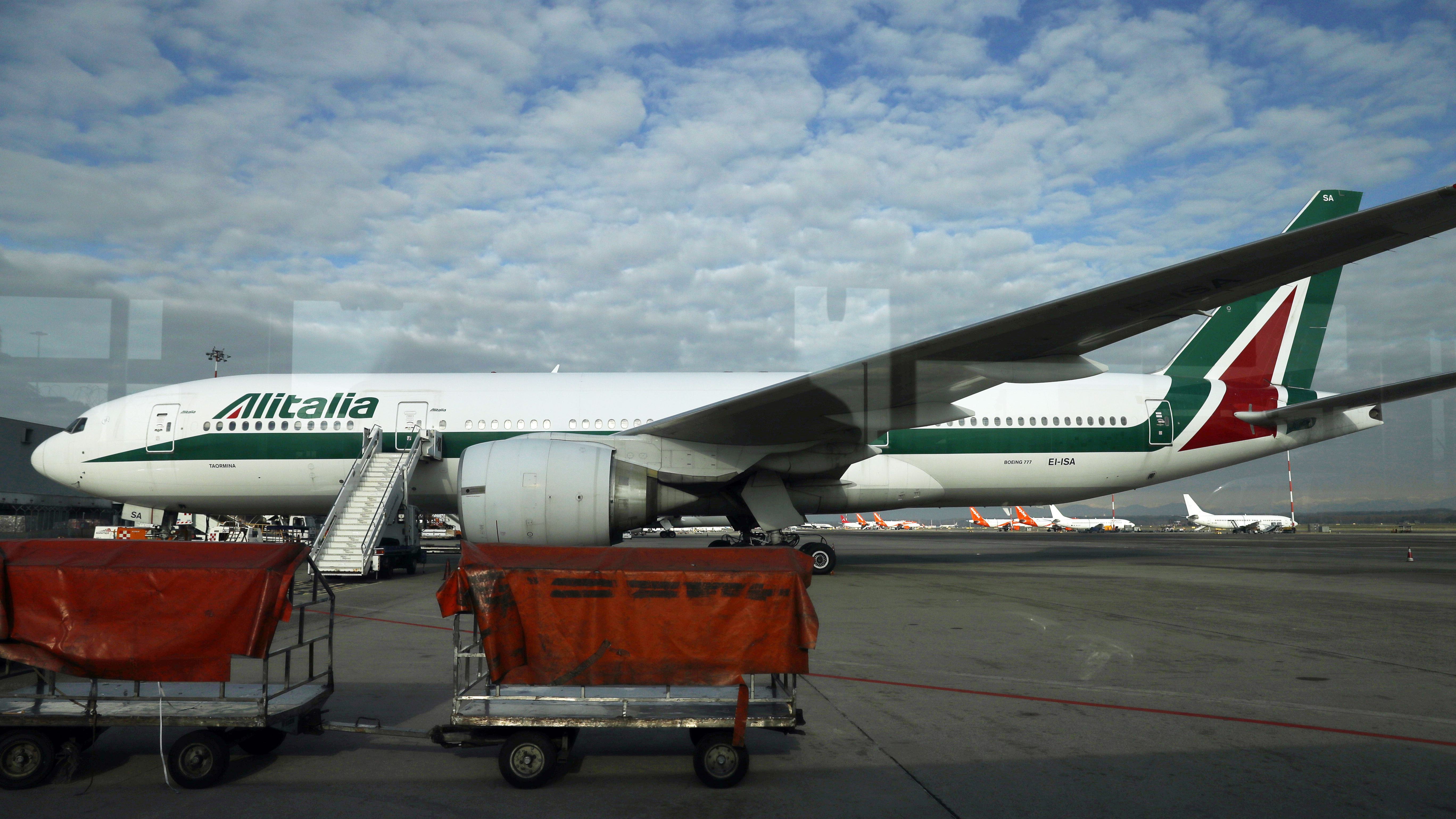 Pilot fell asleep during flight, blamed radio