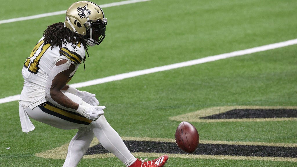 Alvin Kamara ties NFL record with 6 rushing touchdowns, decides fantasy football championships early