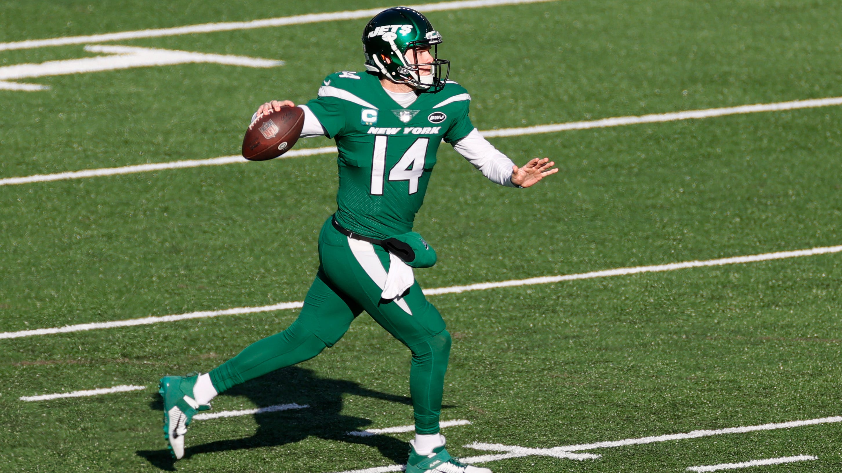 Jets reportedly seeking second-round pick as 'starting point' in Darnold trade talks
