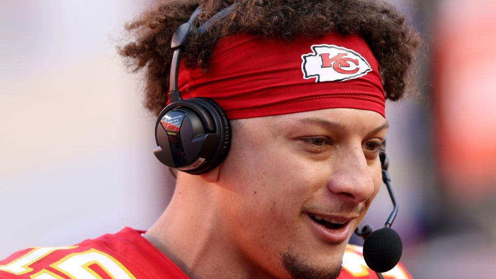 Patrick Mahomes was confused by Eagles benching Hurts: 'I would've wanted to play'