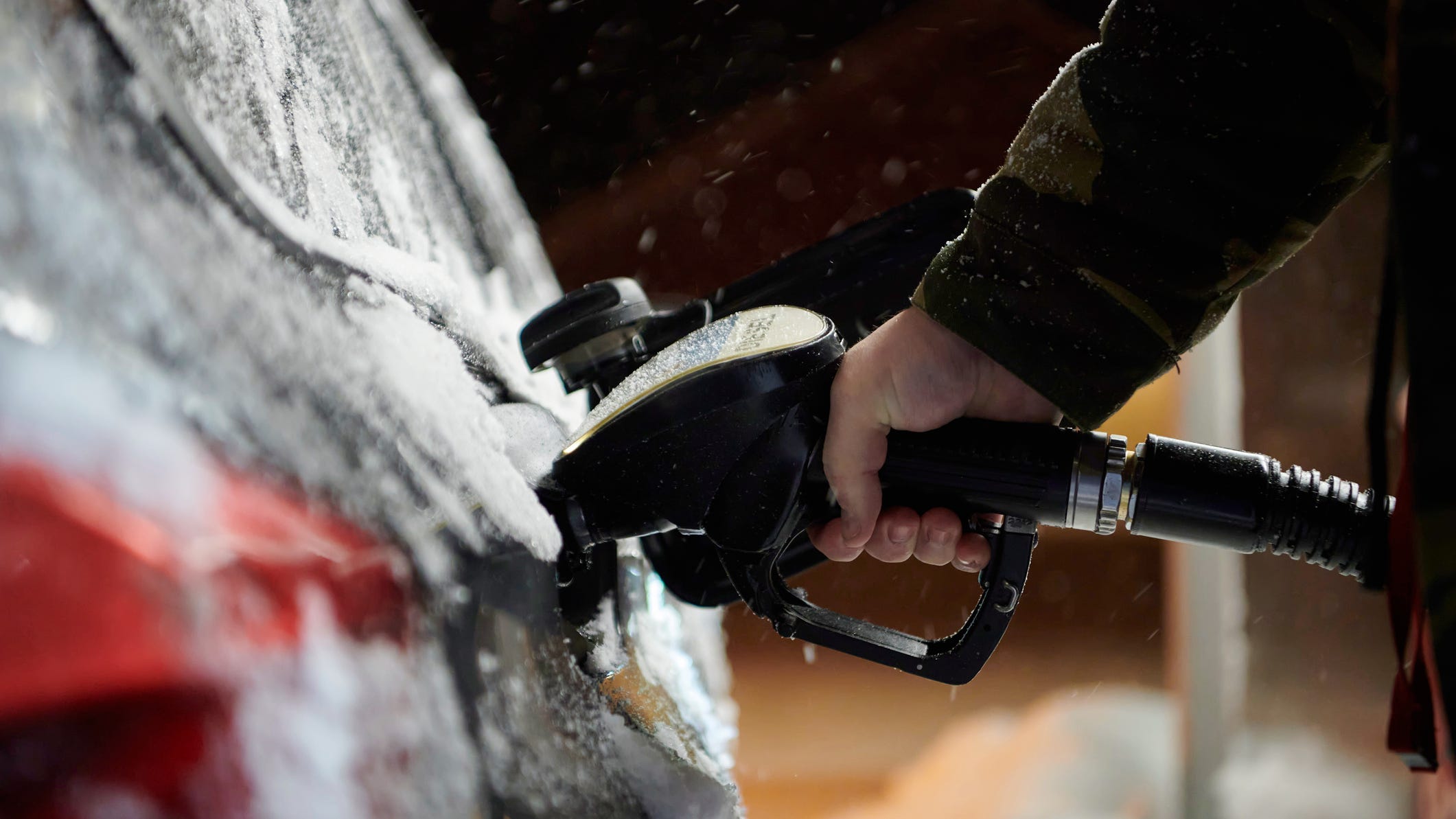 Minnesota gas prices continue to trend down, now below $3 a gallon on average
