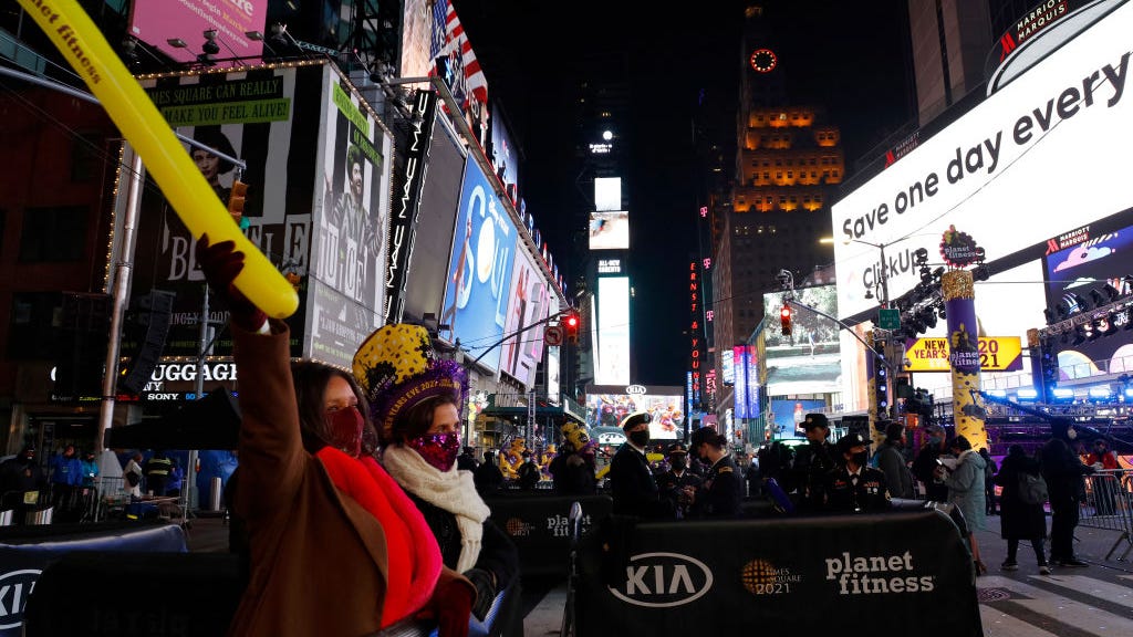 MTA bans alcohol on LIRR, Metro-North trains for New Year's Eve