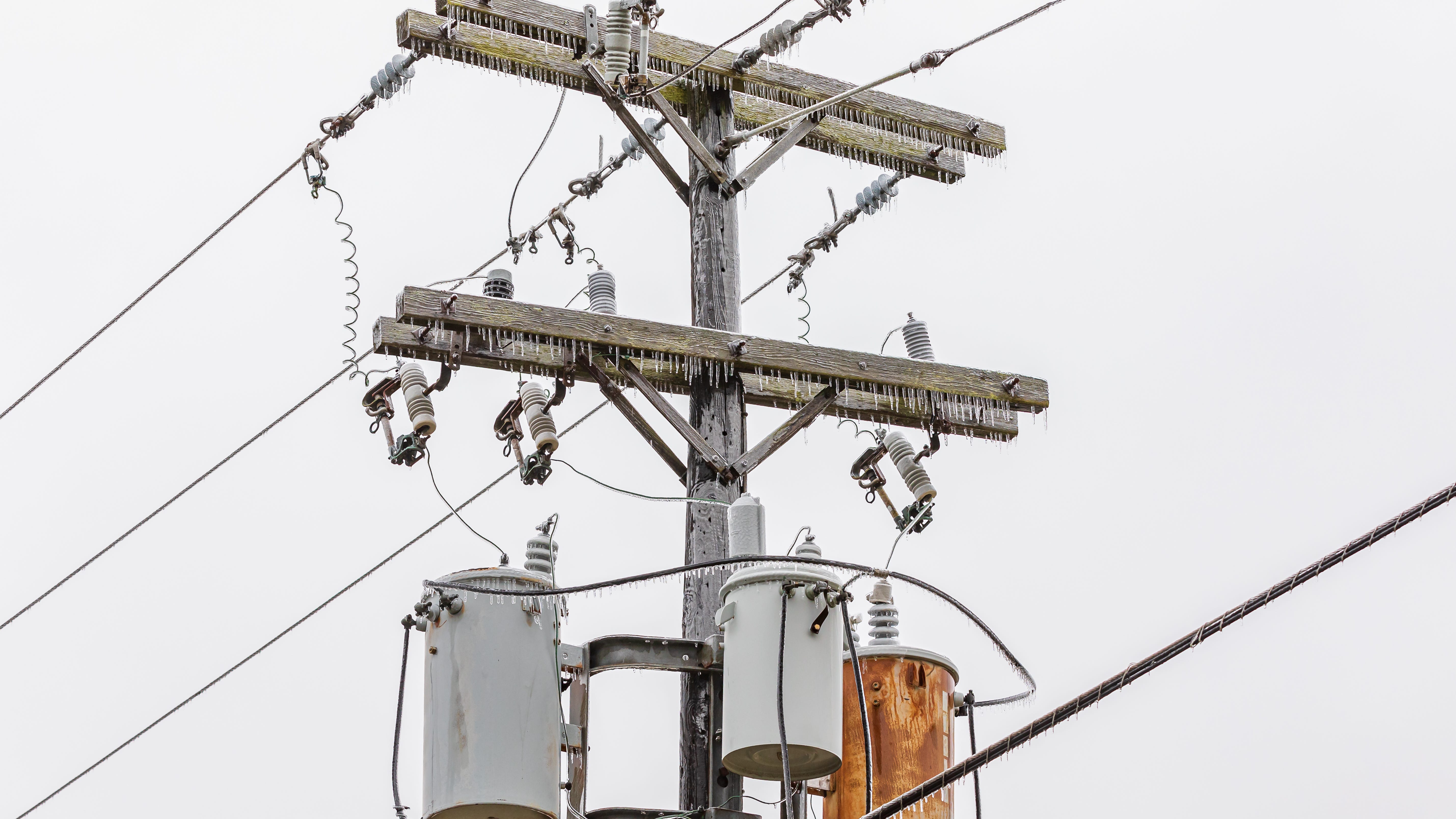 Oncor dealing with new power outages