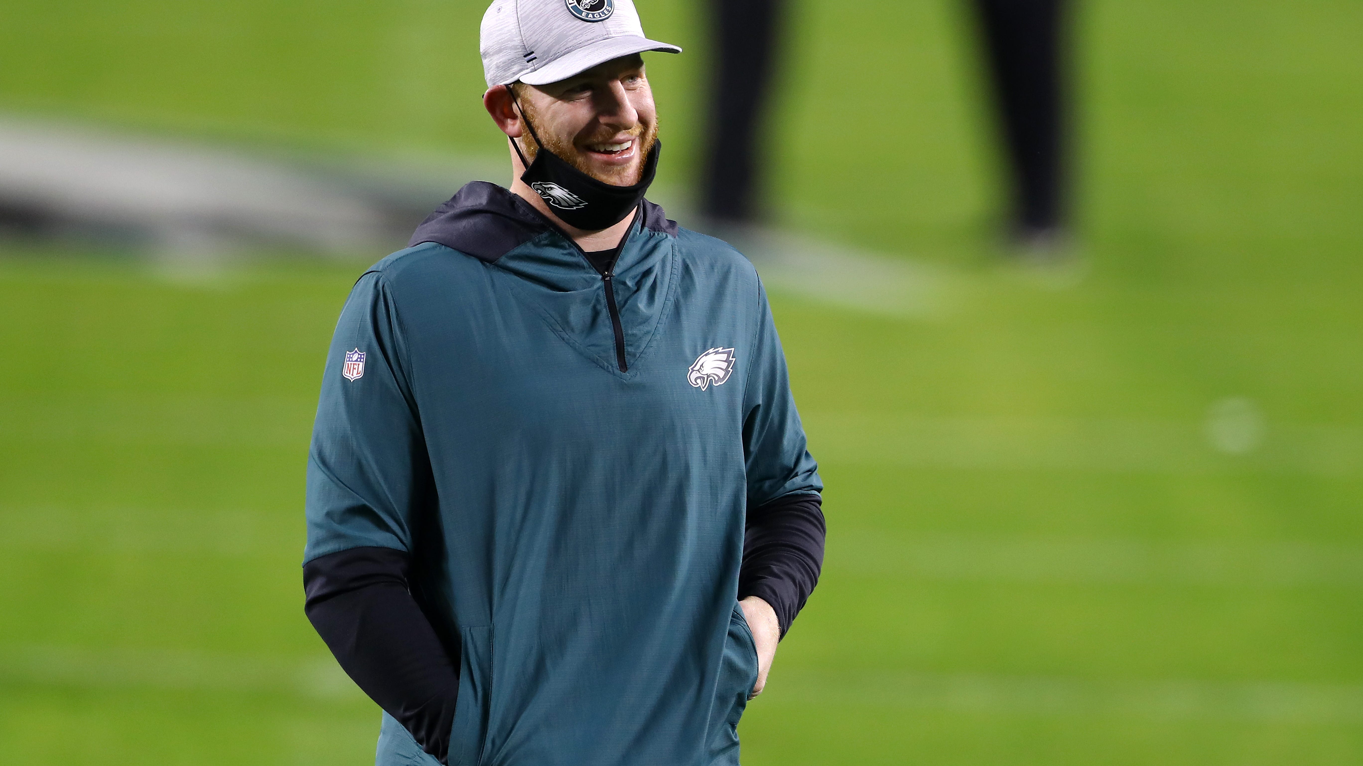 Cheerful Carson Wentz arrives at Indianapolis airport Friday
