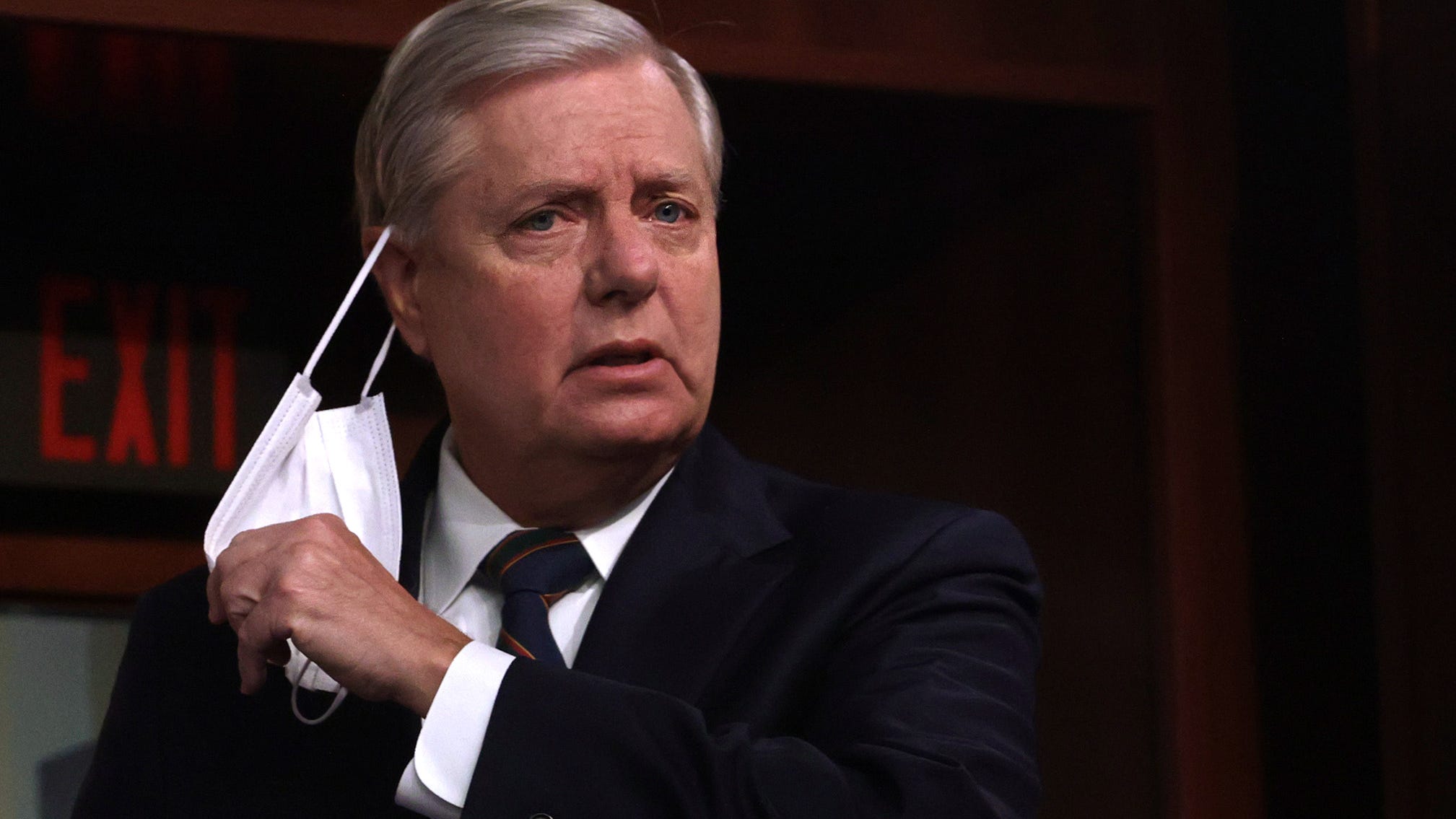 VIDEO: Pro-Trump mob surrounds Sen. Lindsey Graham at DC airport shouting 'you're a liar! traitor!'