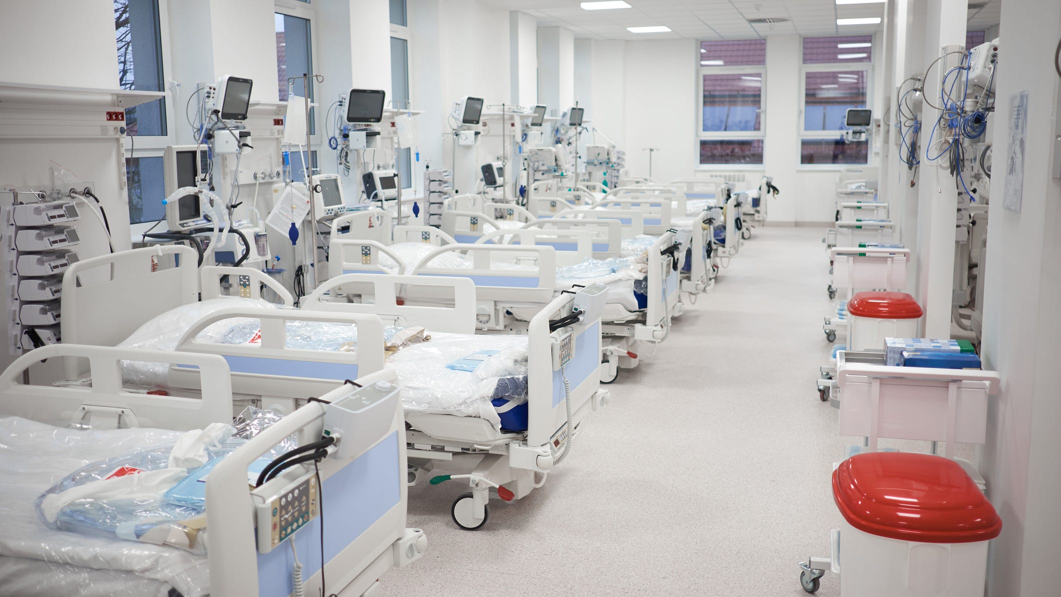 COVID hospitalizations decline to 341 in Los Angeles County