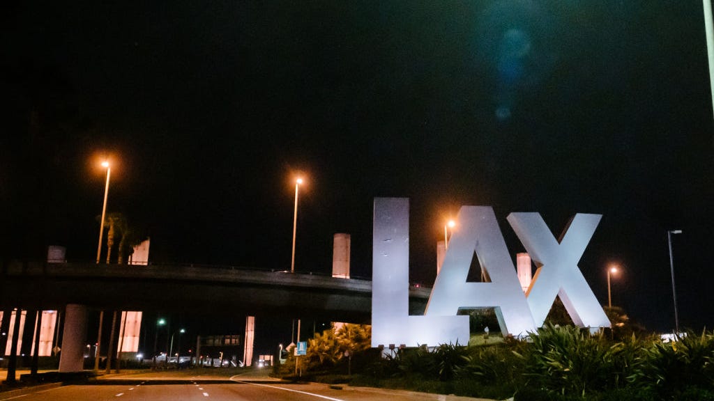 Man yells "gun" in LAX sending 300 passengers running, grounding flights