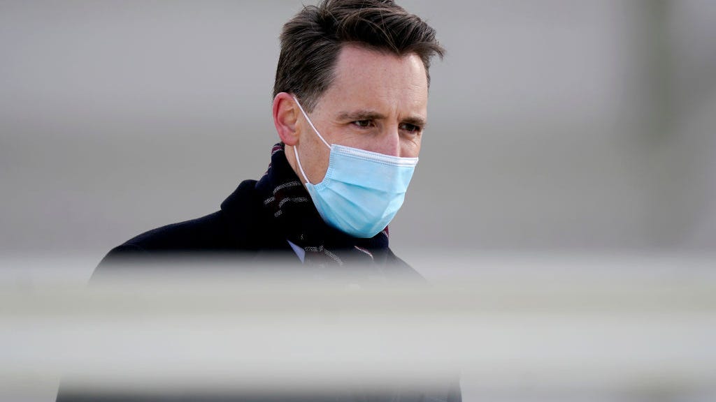 Democrats ask ethics panel to investigate Sens. Cruz, Hawley for 'improper conduct' leading to riot