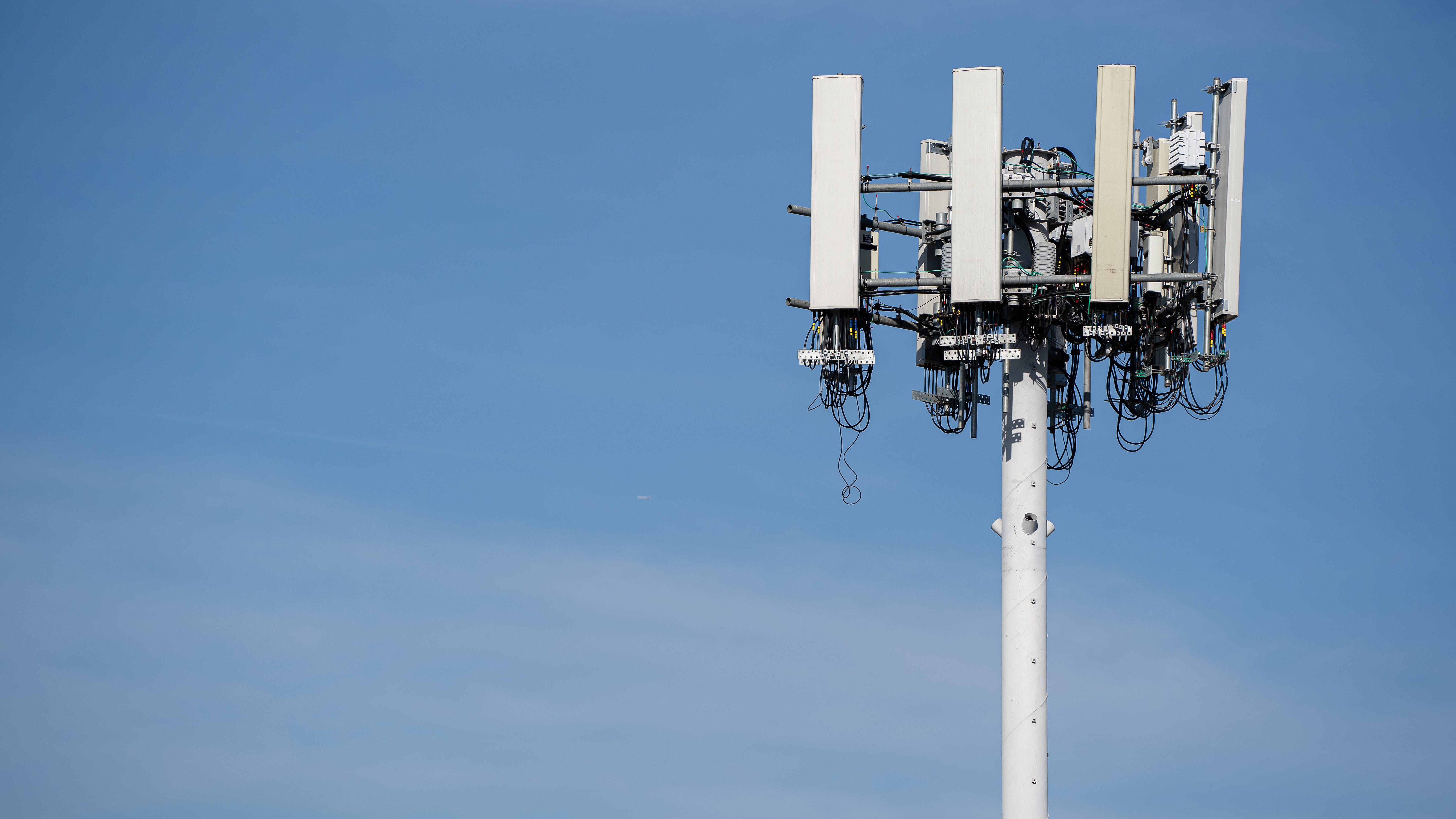 Tempers flare at district meeting as parents protest large cell tower mounted on Downriver elementary school