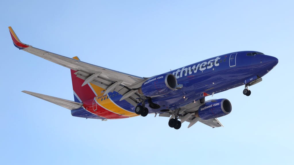 WATCH: Passengers cheer when woman is kicked off flight following mask dispute