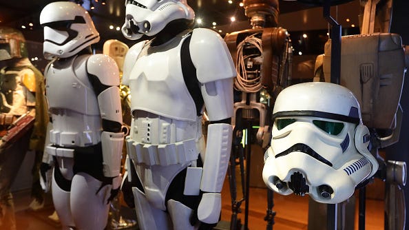 WATCH: Thieves make off with Stormtrooper statue from video game store