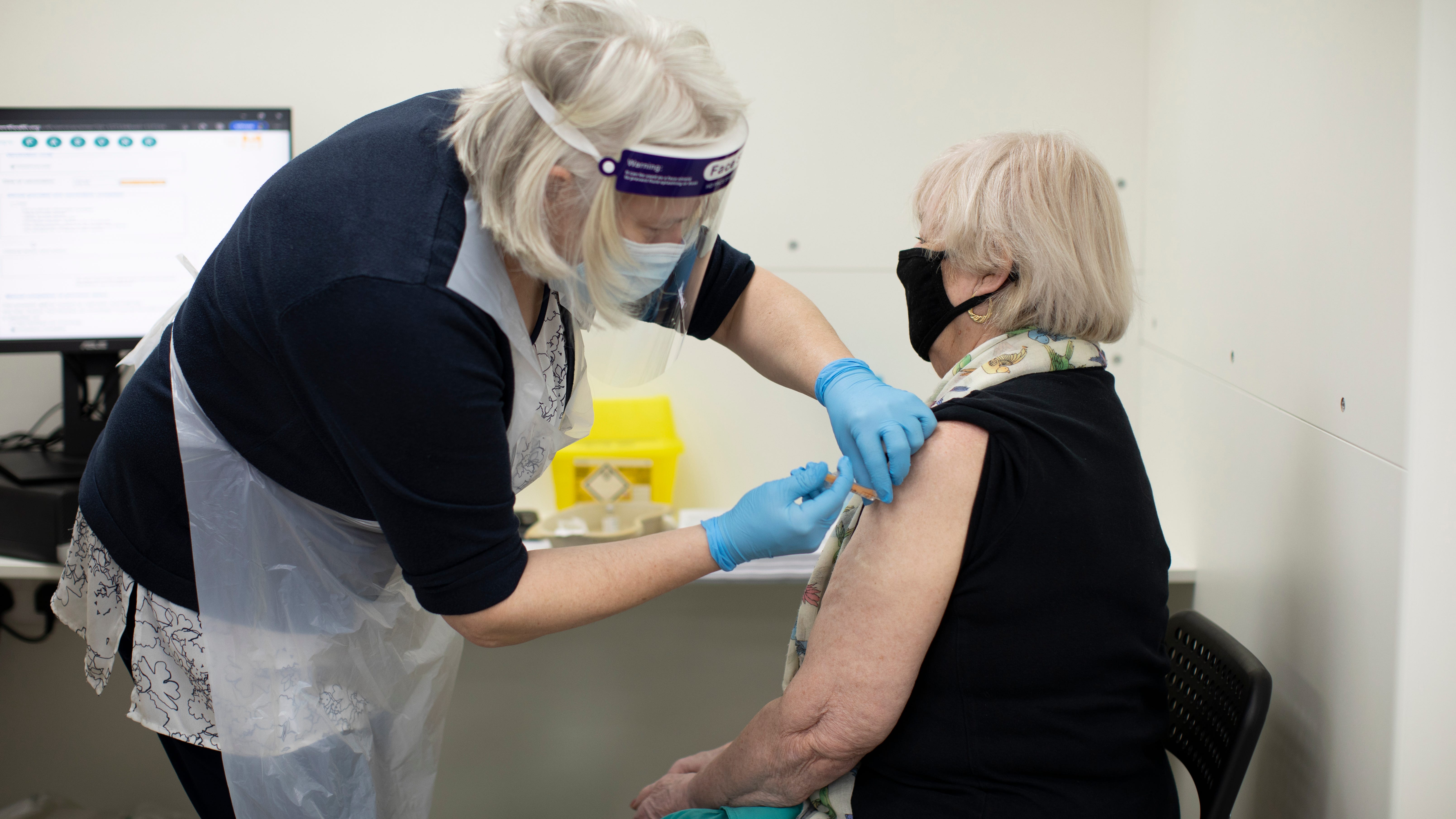 Governor expands vaccination eligibility to people 65+