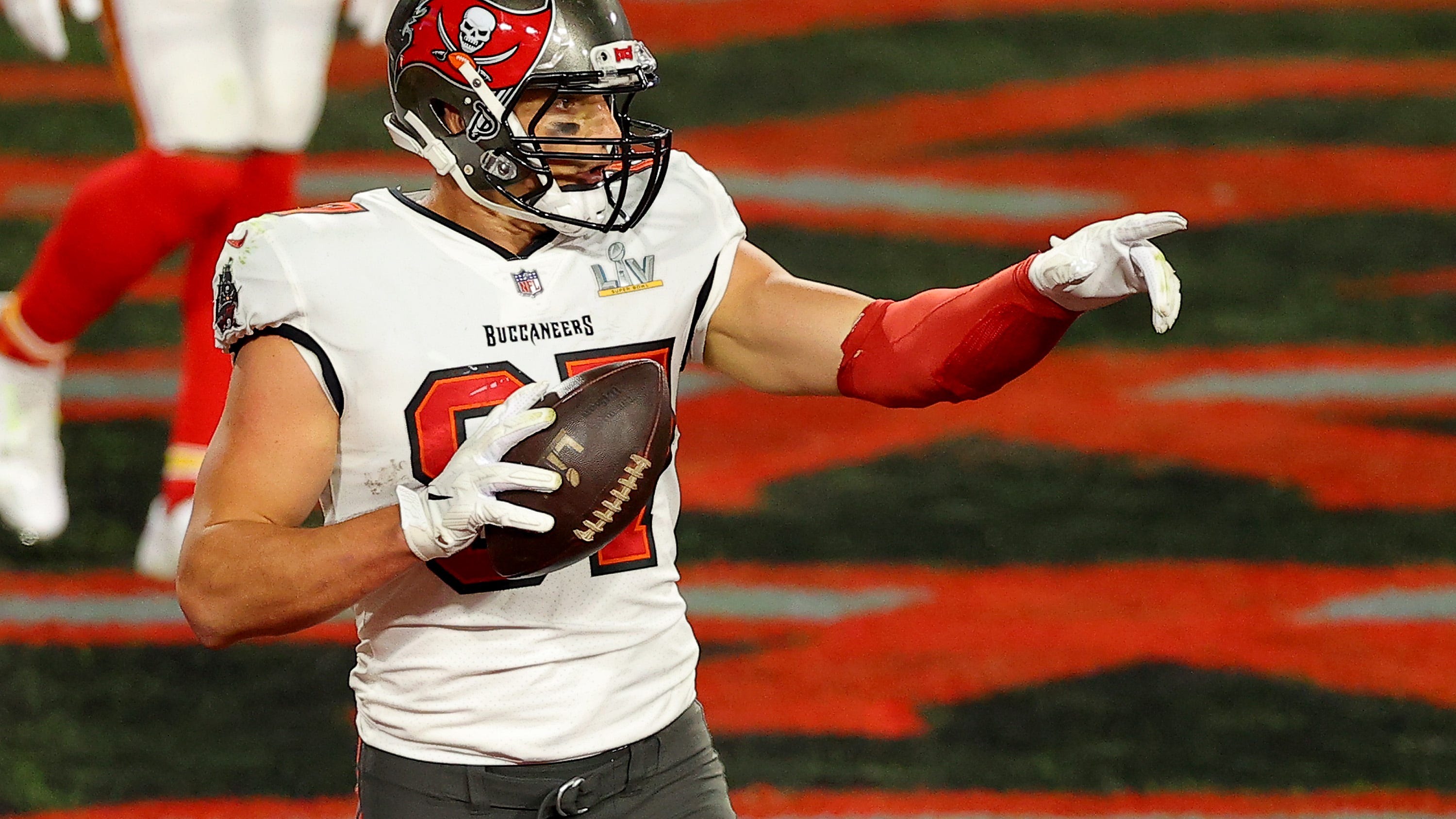 Rob Gronkowski considered joining hometown Bills before signing with Bucs