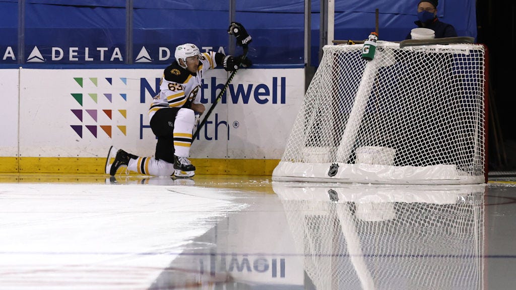 Watch: Brad Marchand, Mika Zibanejad engage in hilarious standoff before Bruins-Rangers game