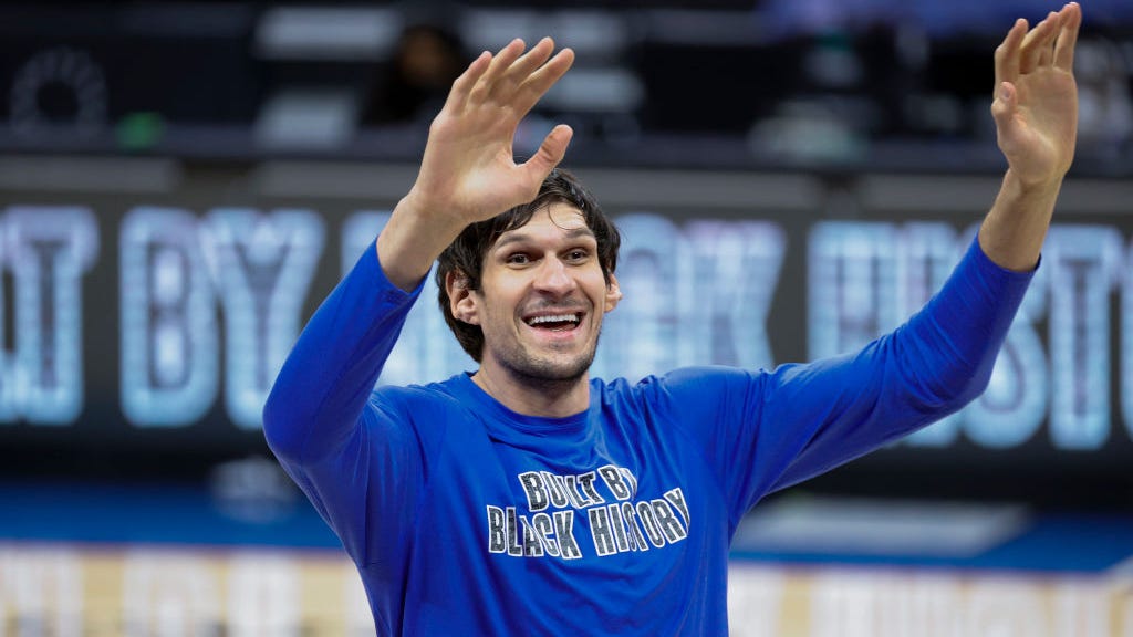 Farmer Boban Marjanovic is staying fit with some yardwork this offseason