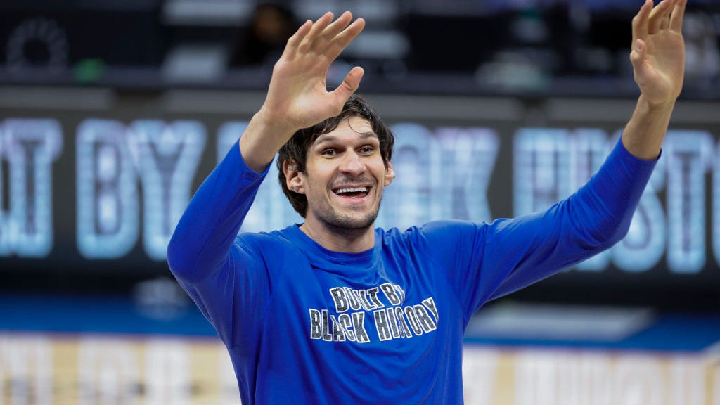 Boban Marjanovic sang with En Vogue at Mavs Ball