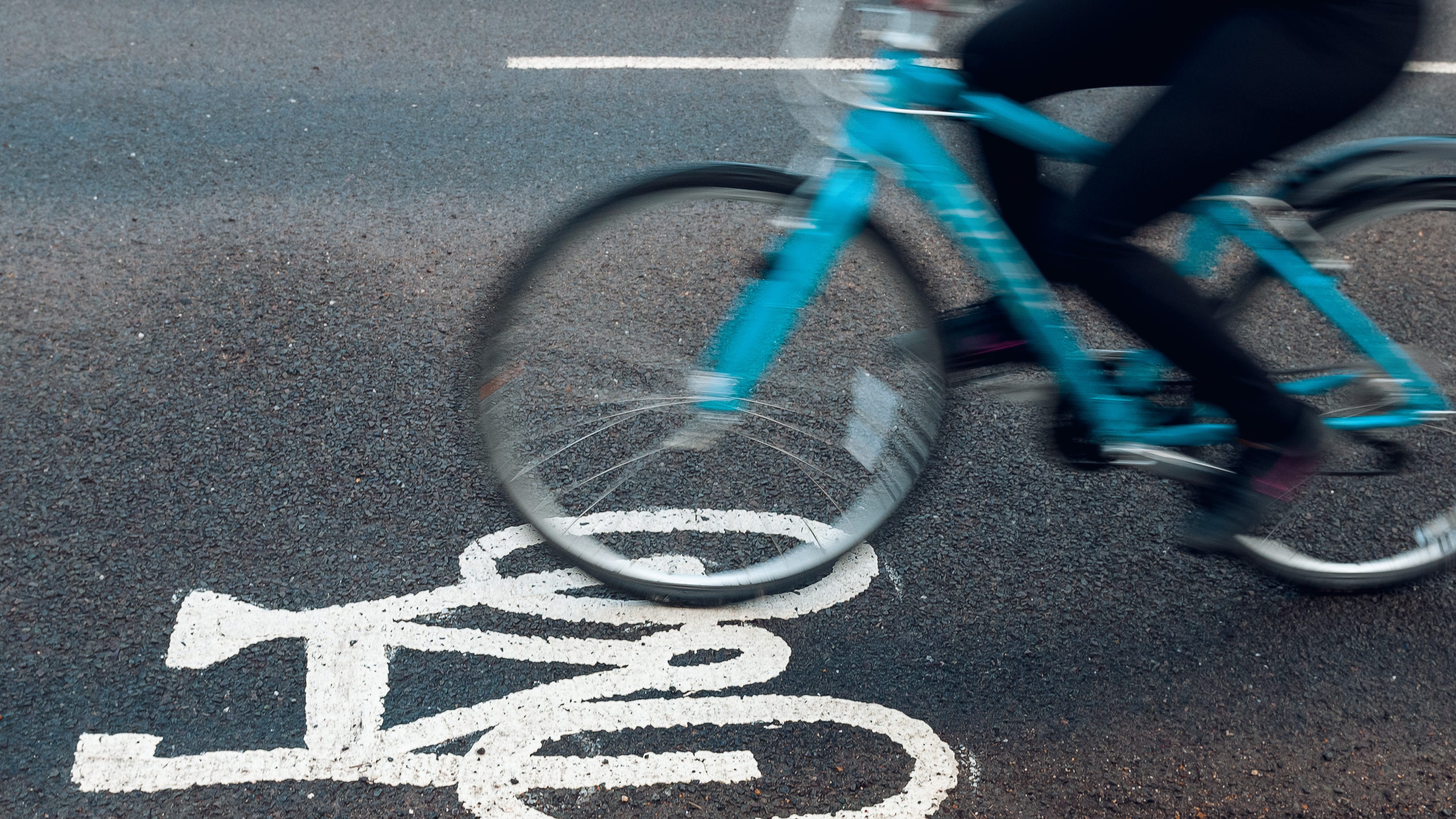 Alderman proposing ordinance that would further protect Chicago bike lanes