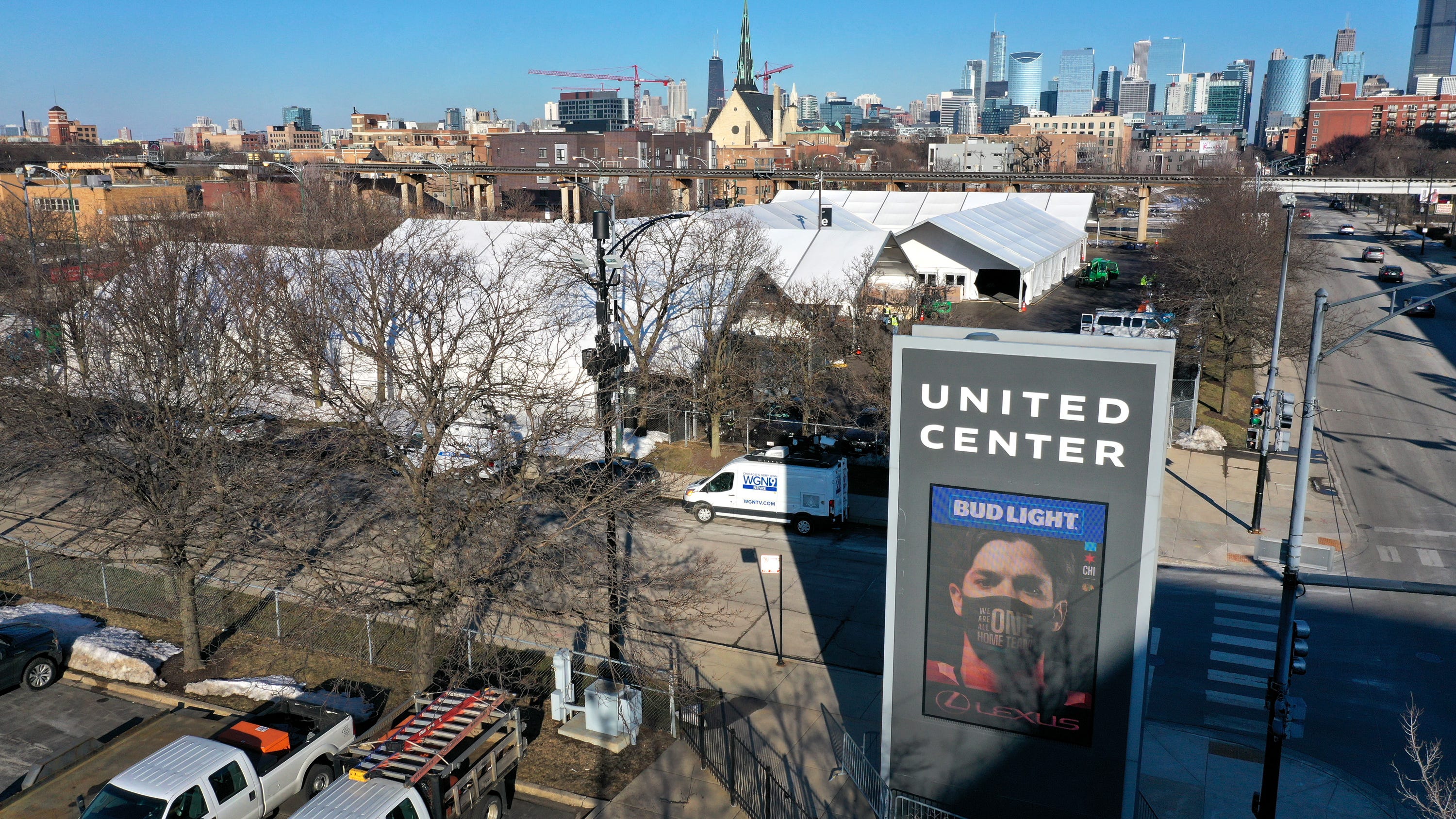 United Center vaccination appointments now limited to qualifying Chicagoans