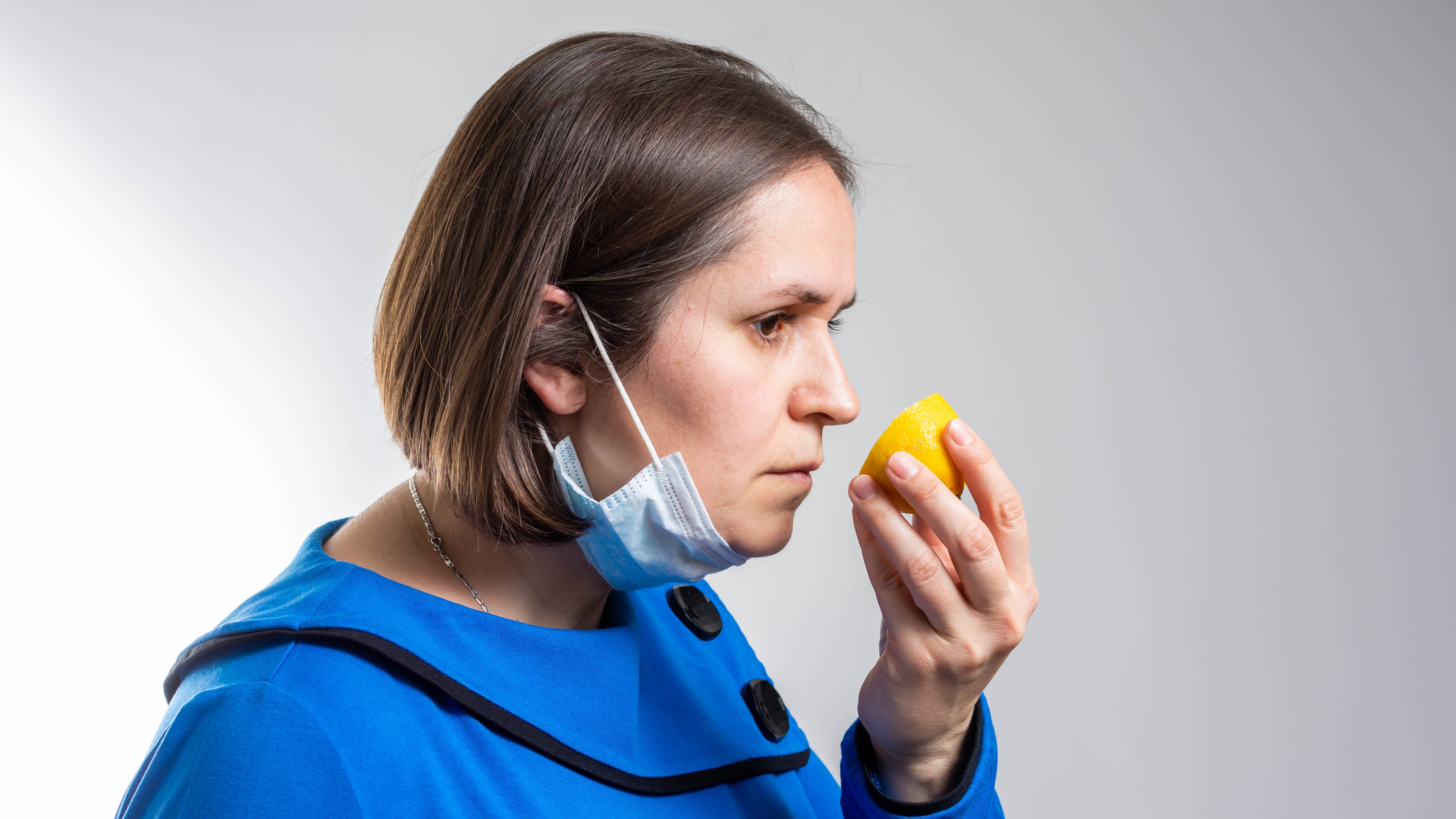 Doctors hope 'sniff training' can cure COVID patients' loss of smell
