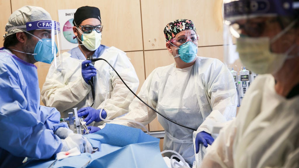 COVID hospitalizations continue rise in L.A. County, with 40,535 new cases