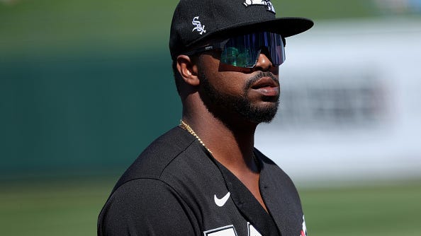 White Sox LF Eloy Jimenez expected to be out 5-6 months after rupturing left pectoral tendon