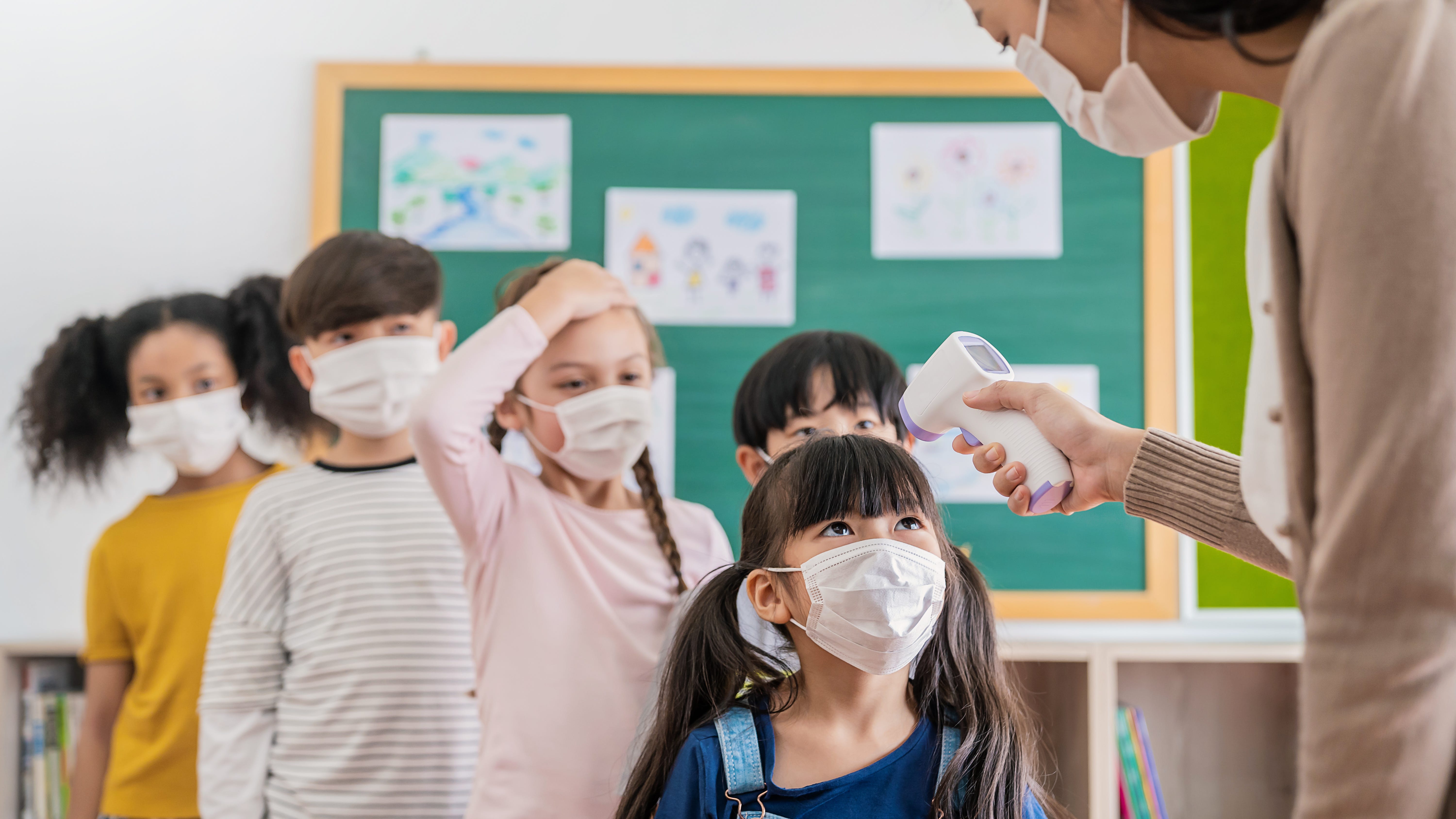 IDPH redefines what qualifies as COVID-19 outbreak in schools