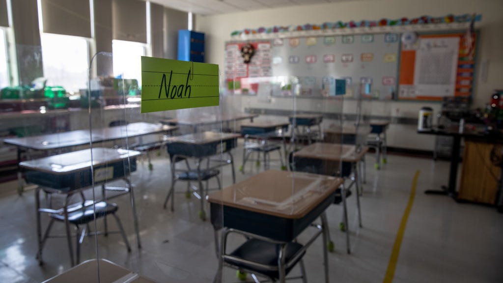 CT's largest teachers union seeking return to remote learning amid surge