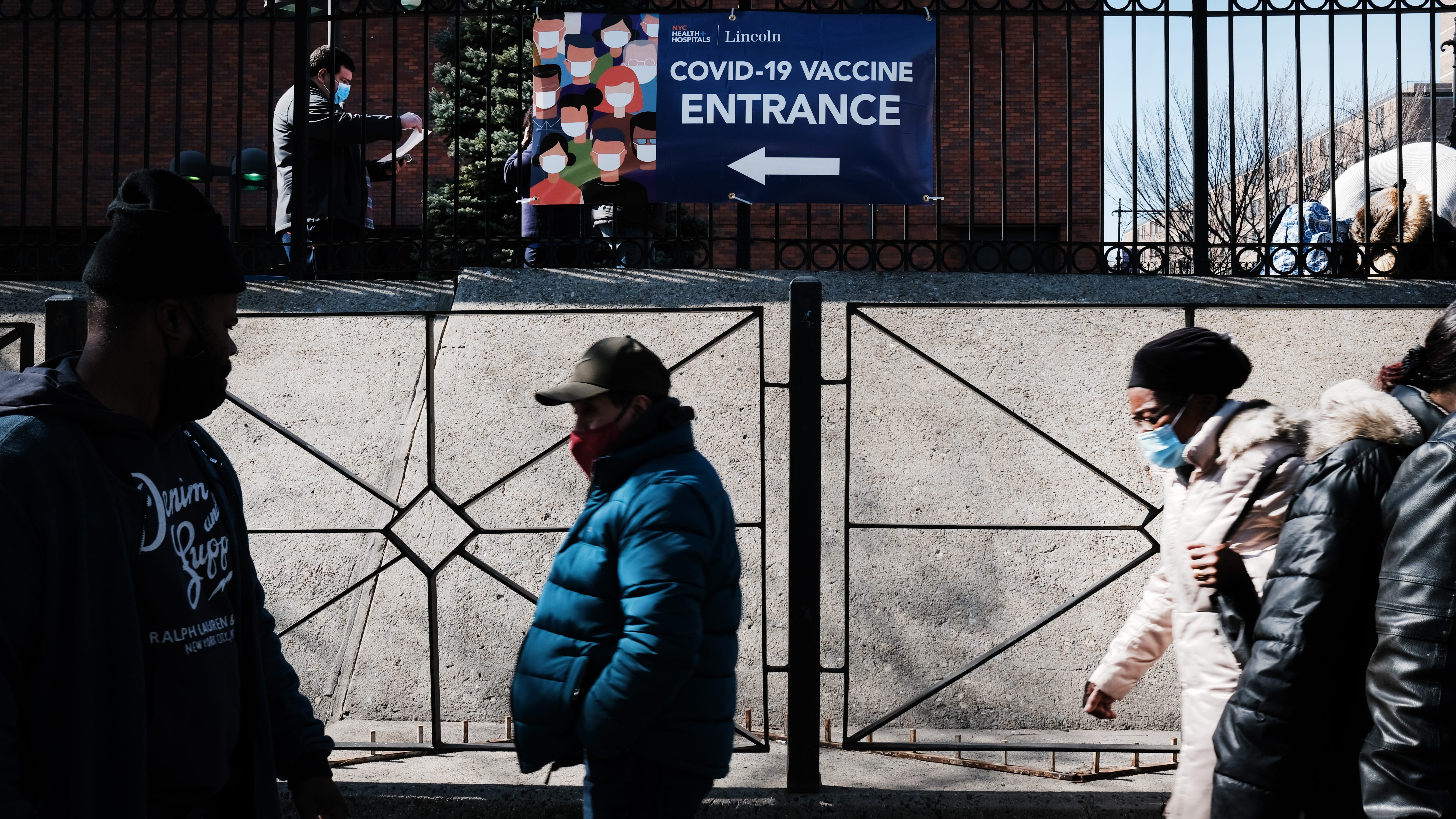 Cuomo signs bill giving NYers time off work to get COVID-19 vaccines