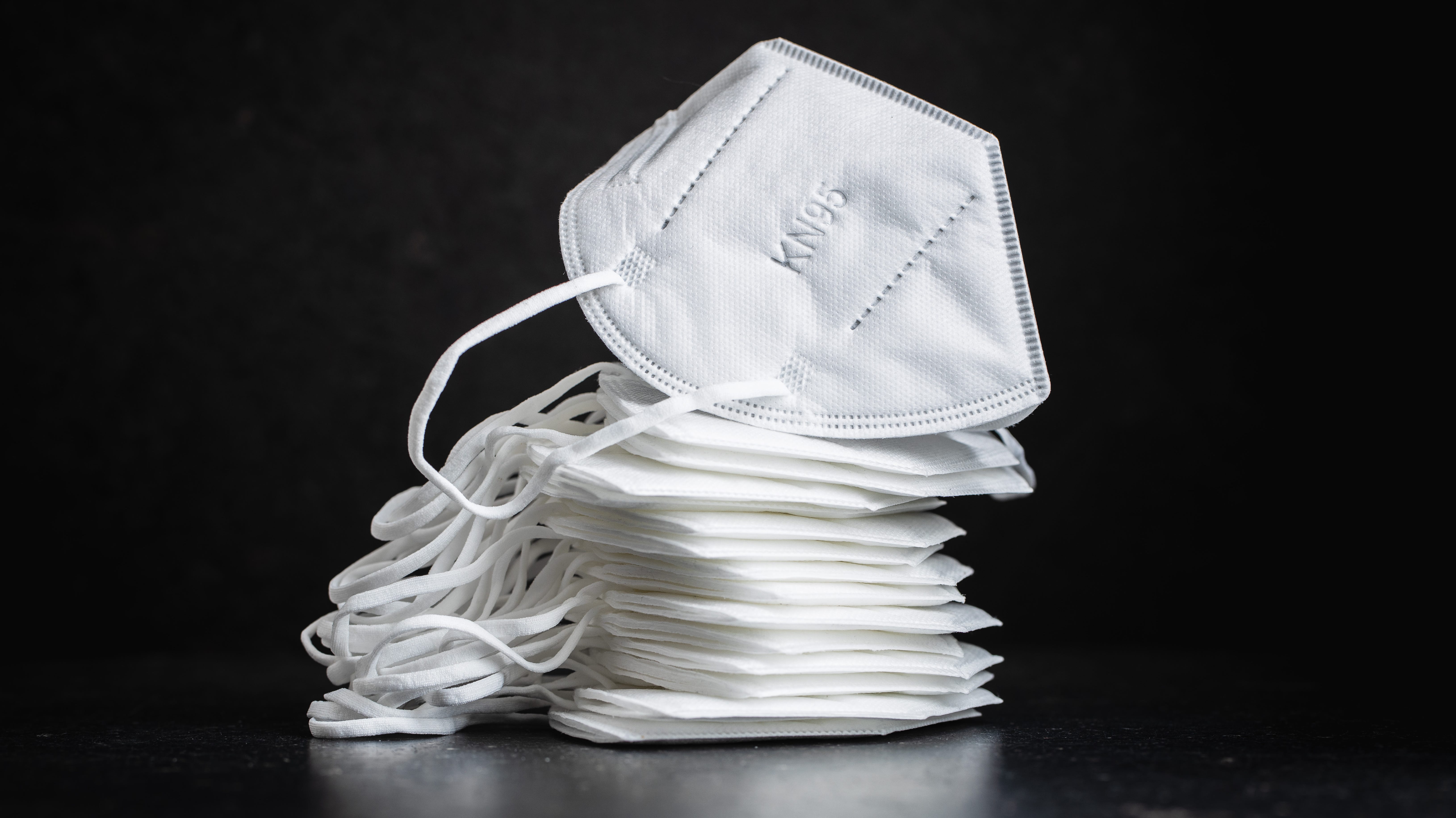 Oakland restaurateur donates 10K masks to city high schoolers
