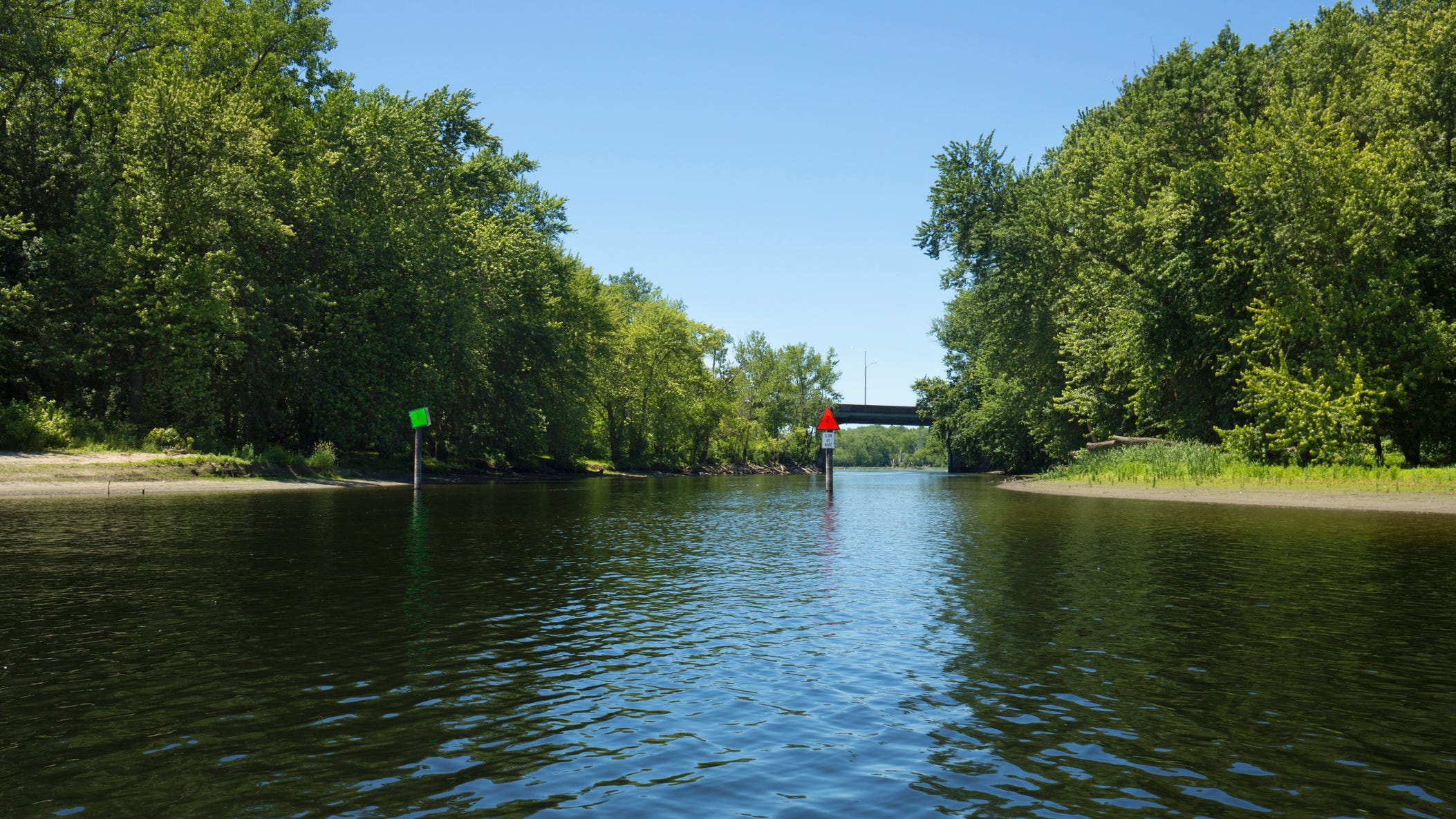 CT police investigate body of unidentified woman found in Connecticut River