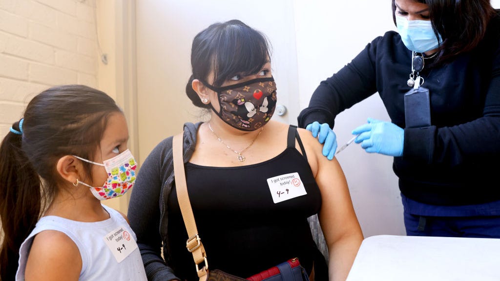 ¿Cuándo se podrán vacunar los niños pequeños contra el COVID-19?