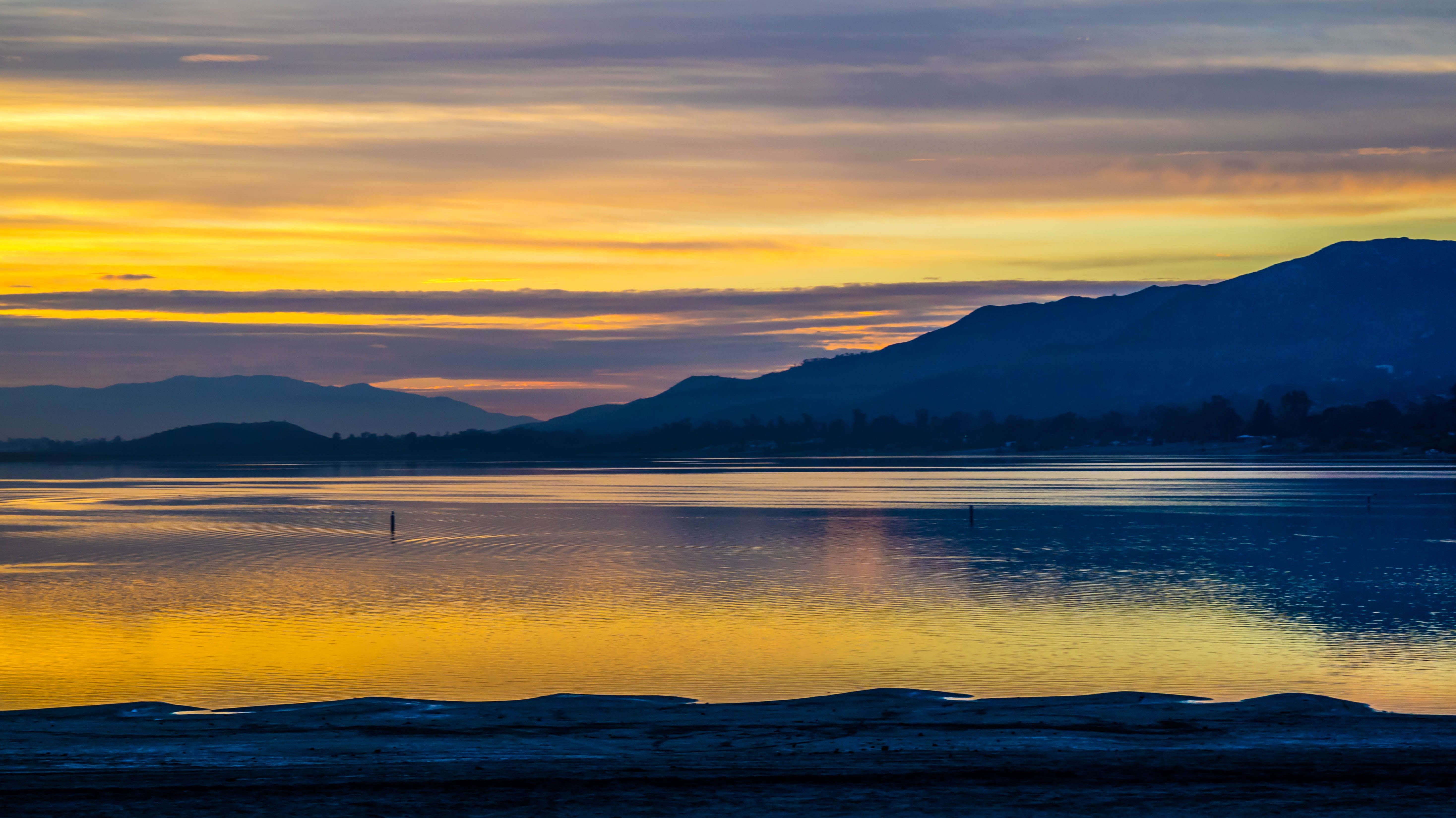 Drowning victim found in Lake Elsinore, circumstances unclear