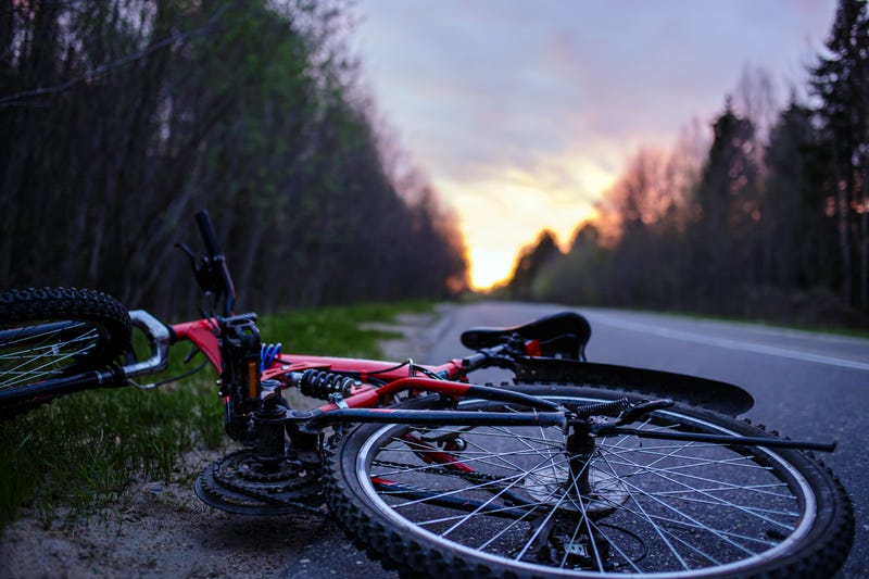The bike lies on the roadway of the asphalt road in the lem