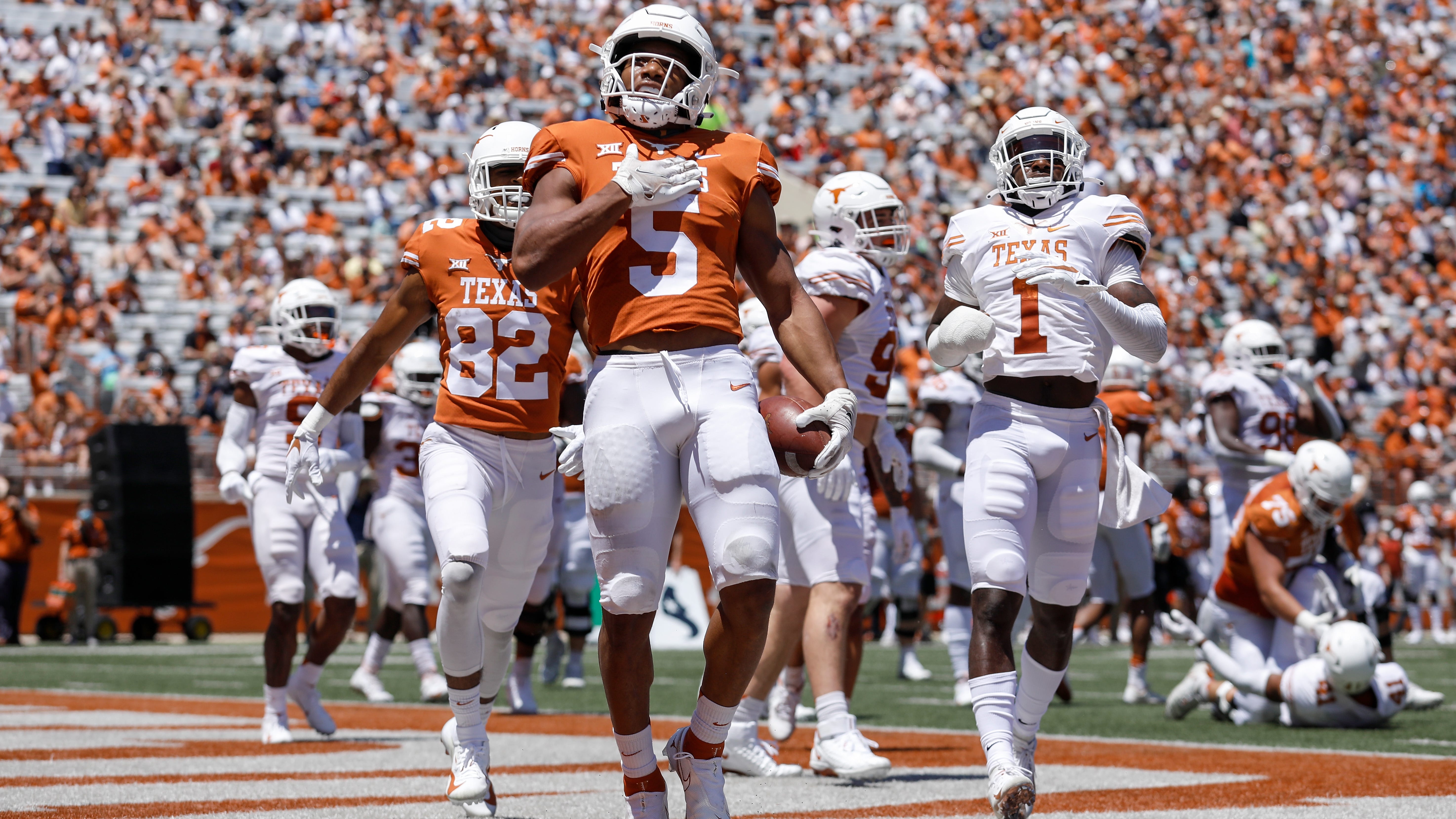 Texas, Oklahoma formally notify Big 12 of plans to leave conference
