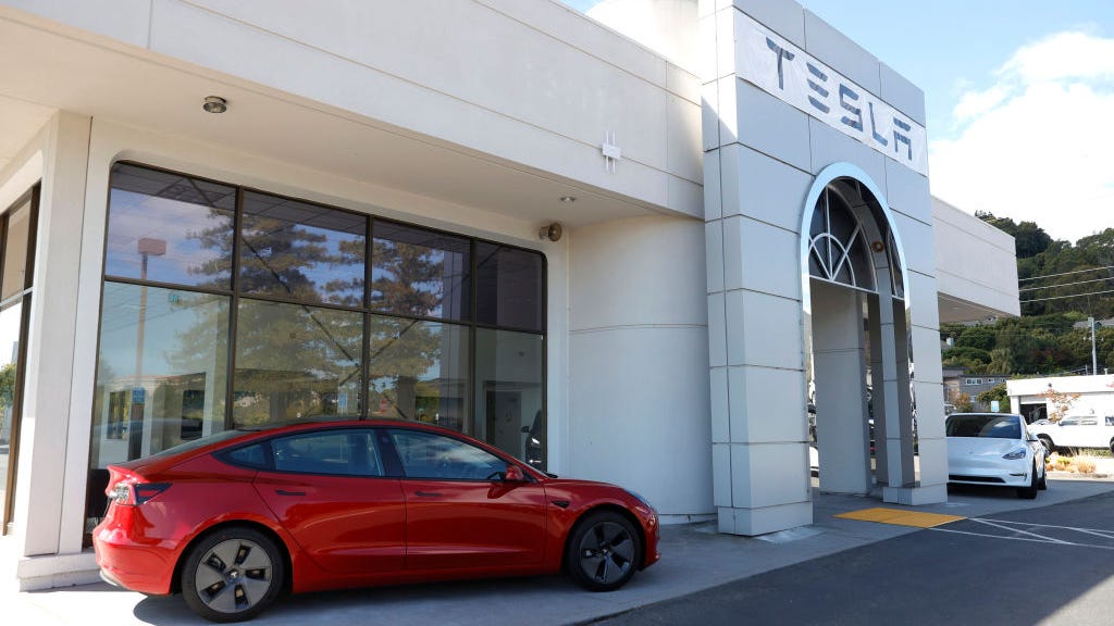 Black former assistant manager sues Tesla for discrimination
