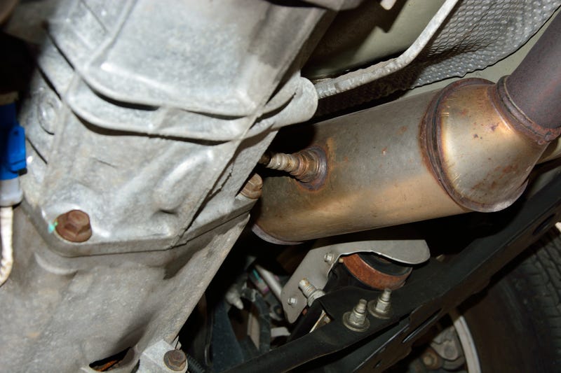 Oxygen sensor and catalytic converter