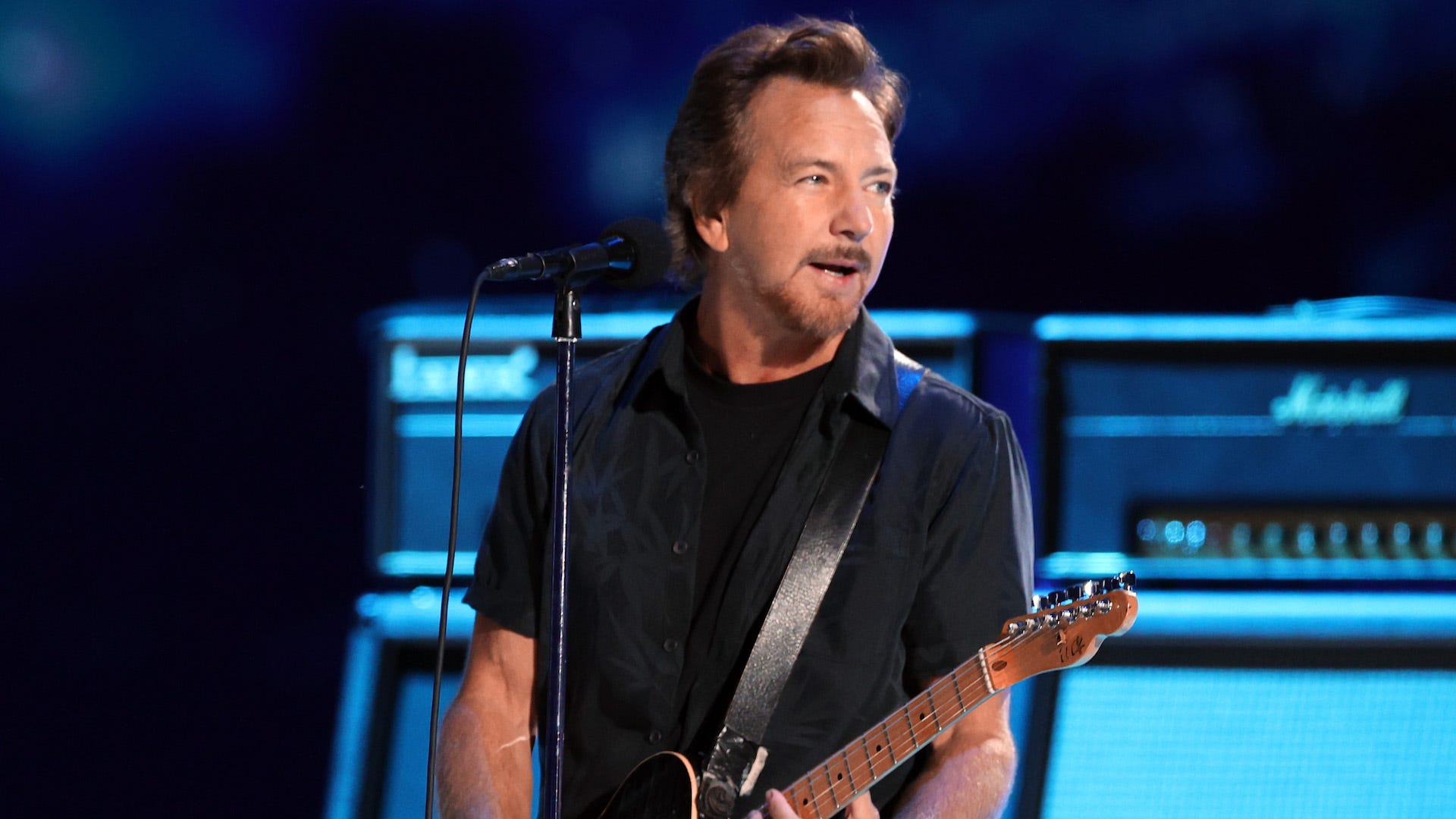 Watch Eddie Vedder cover Kings of Leon in tribute to the Followill family