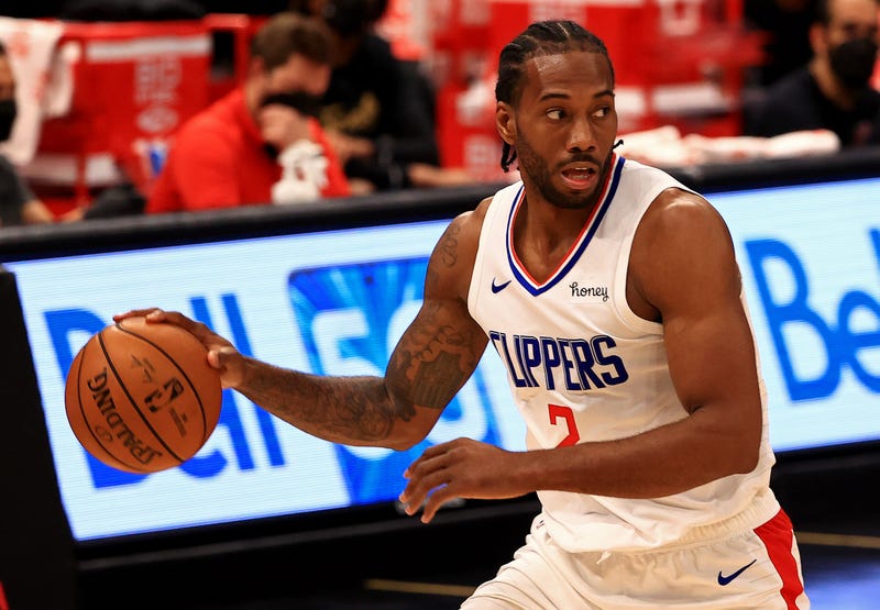 Clippers star Kawhi Leonard dribbling the ball.