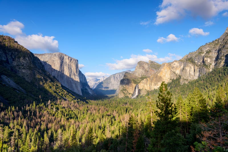 Yosemite National Park Valley from Tunnel View.