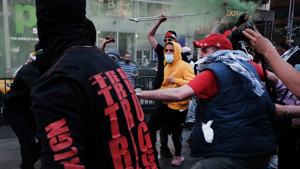 NYPD: 1 arrested in attack on Jewish man amid Times Square protests; more suspects sought