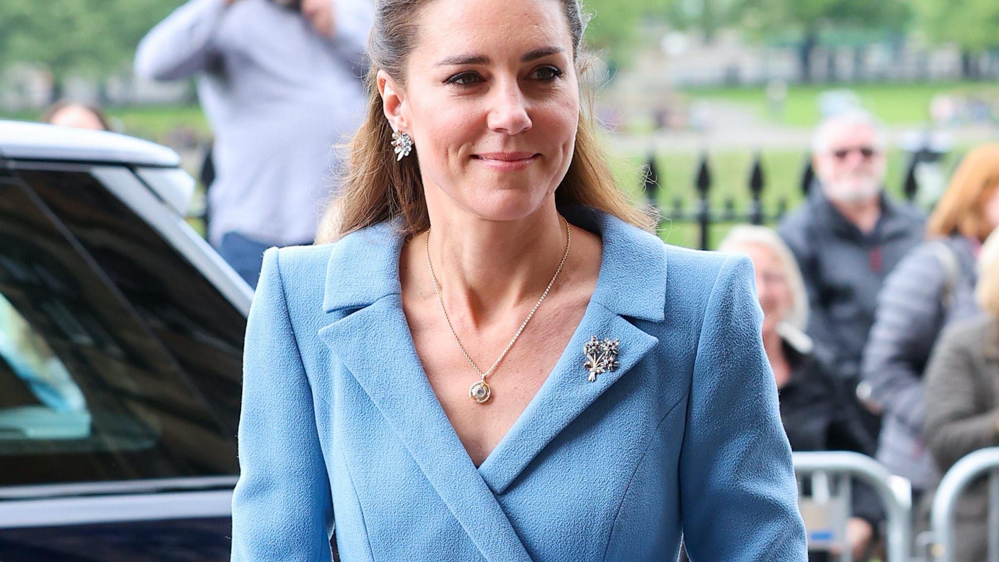 Kate Middleton goes casual in T-shirt and jeans to receive COVID vaccine: 'I’m hugely grateful'