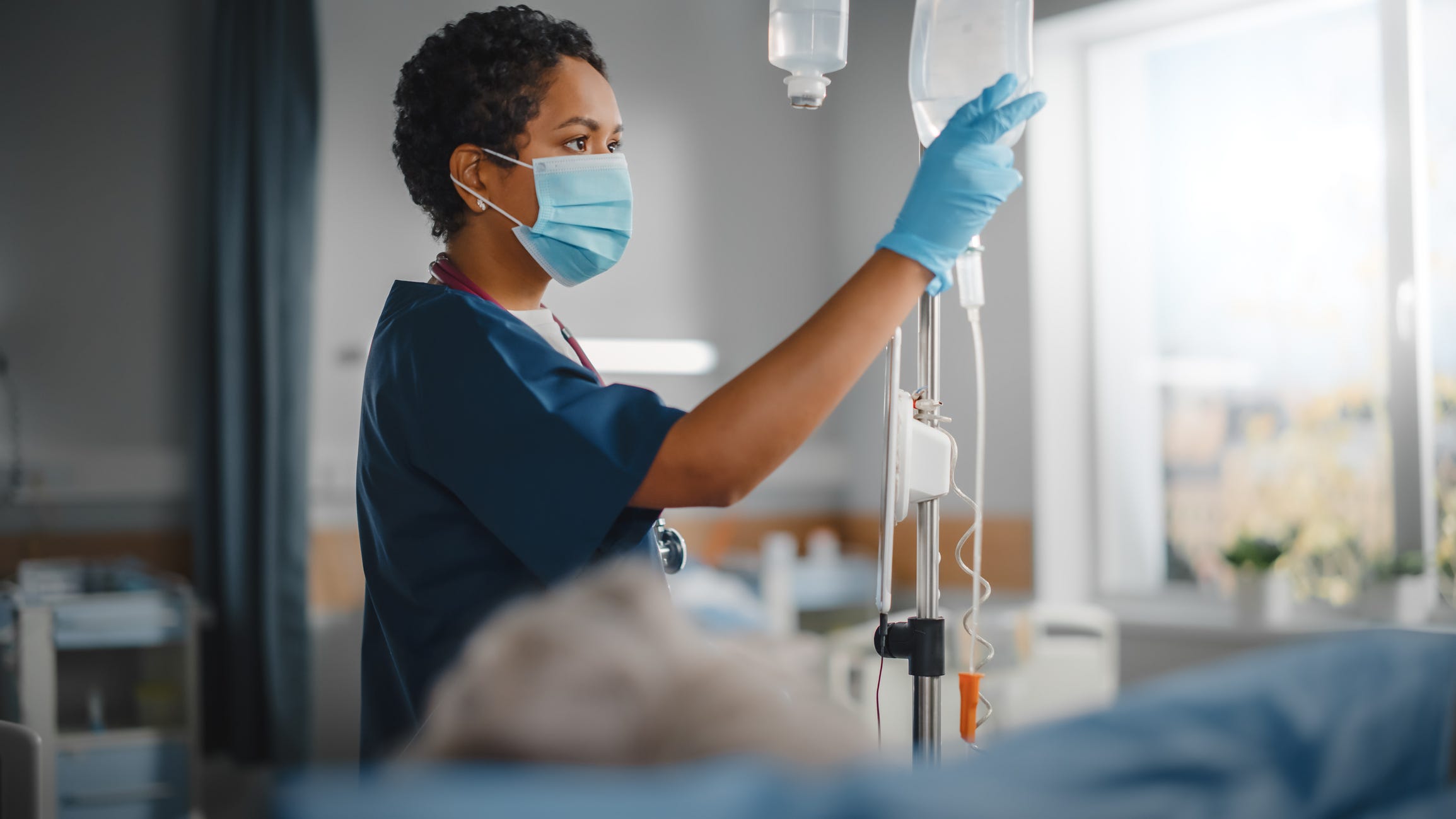 L.A. County hospitalizations fall near trigger for lifting outdoor mask mandate