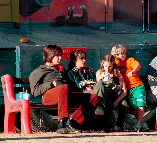 Lisa Marie Presley spends an afternoon with her fiance musician John Oszajca and her children Danielle and Benjamin at a carnival October 2000 in Malibu, CA. (Photo by Peter Brandt/Getty Images)