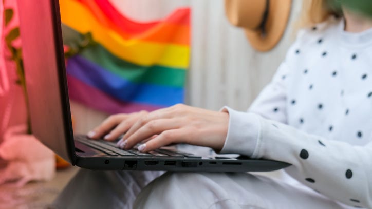 Democrat Senators call on Gov. Abbott, others to restore Youth Connection webpage