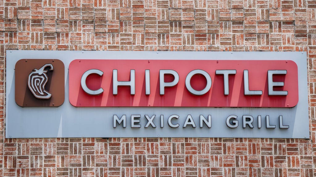 New Chipotle headed to downtown L.A. as company promises to cut carbon emissions
