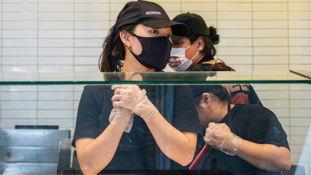 Restaurant, hospitality workers are reluctant to return to low-paying positions