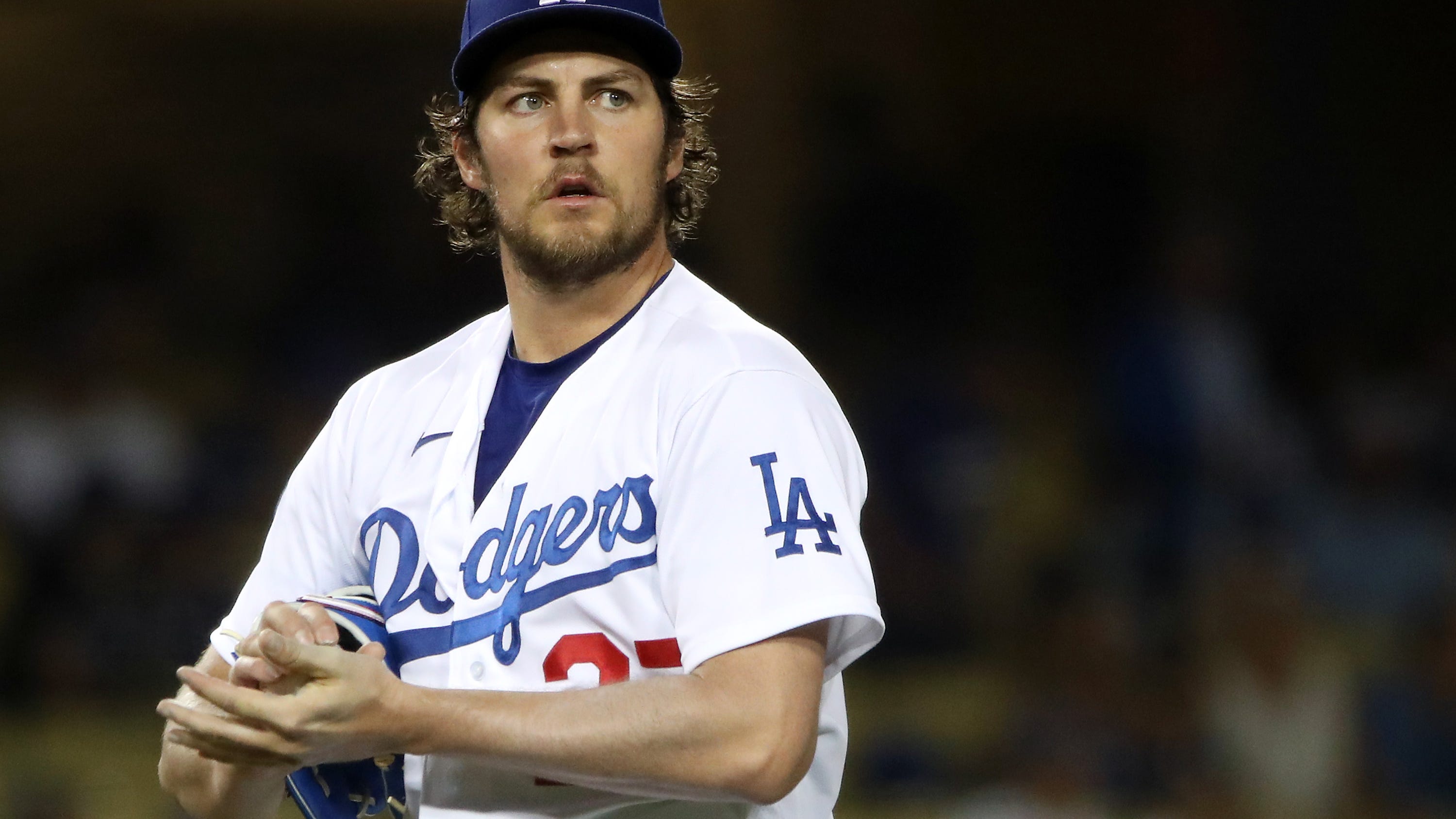 Trevor Bauer files defamation lawsuit against Deadspin