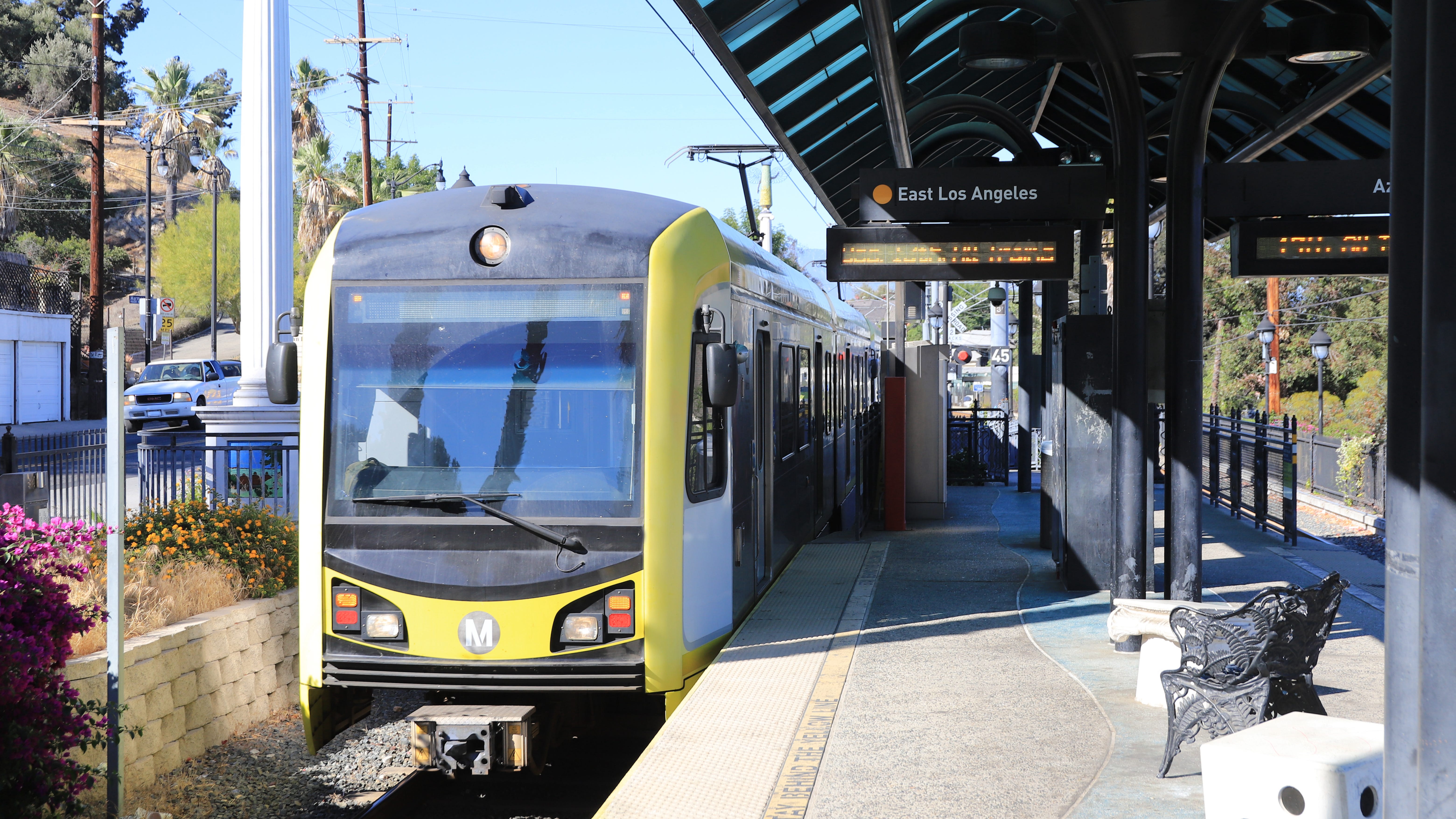 Train riders rescued after Metro train system loses power